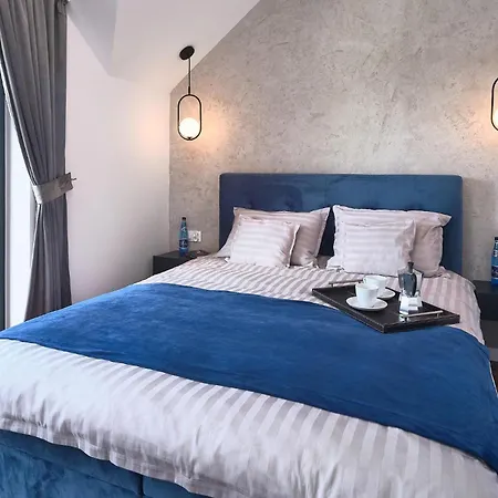 2 Bedroom Cozy In
