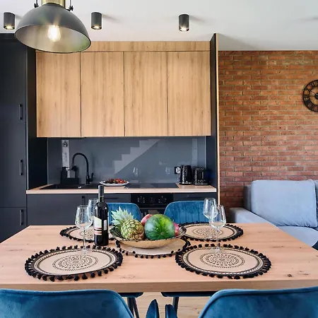 2 Bedroom Cozy In Ferienhaus Nowecin