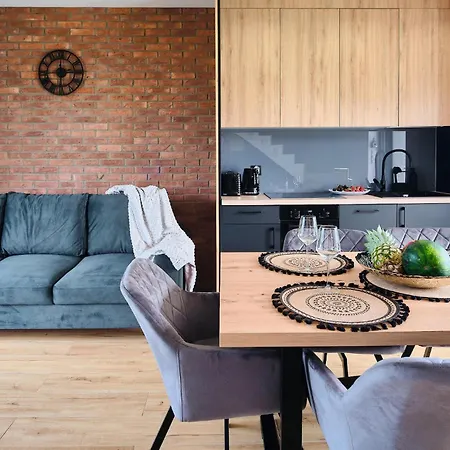 2 Bedroom Cozy In Ferienhaus Nowecin